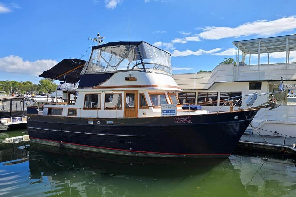Gold Island 40 Sundeck