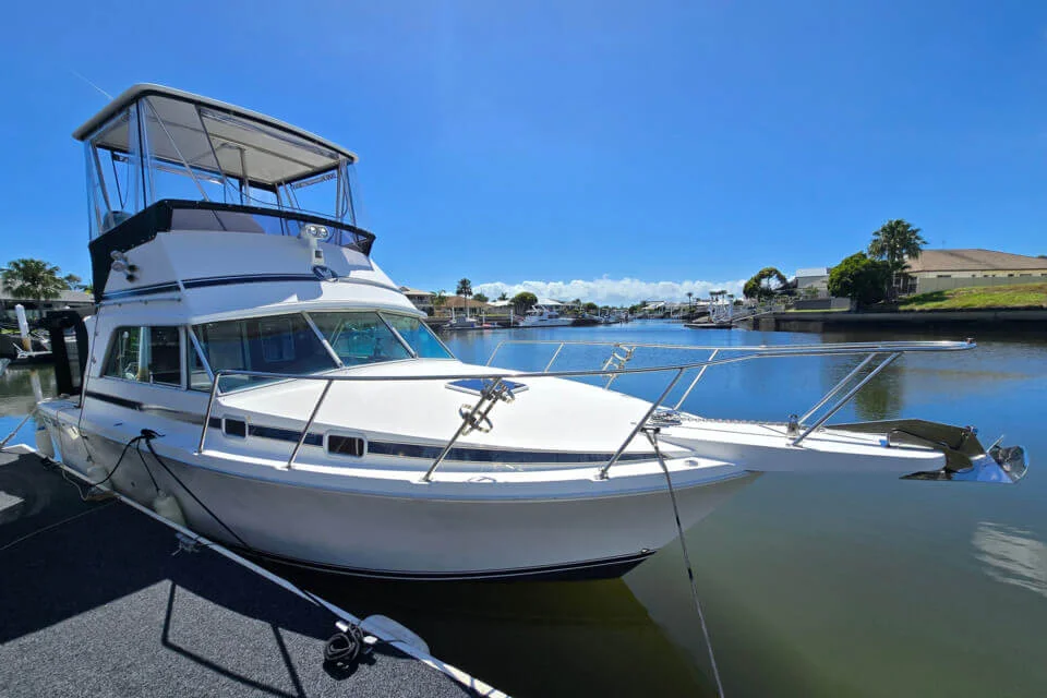 Bertram 31 Flybridge Cruiser