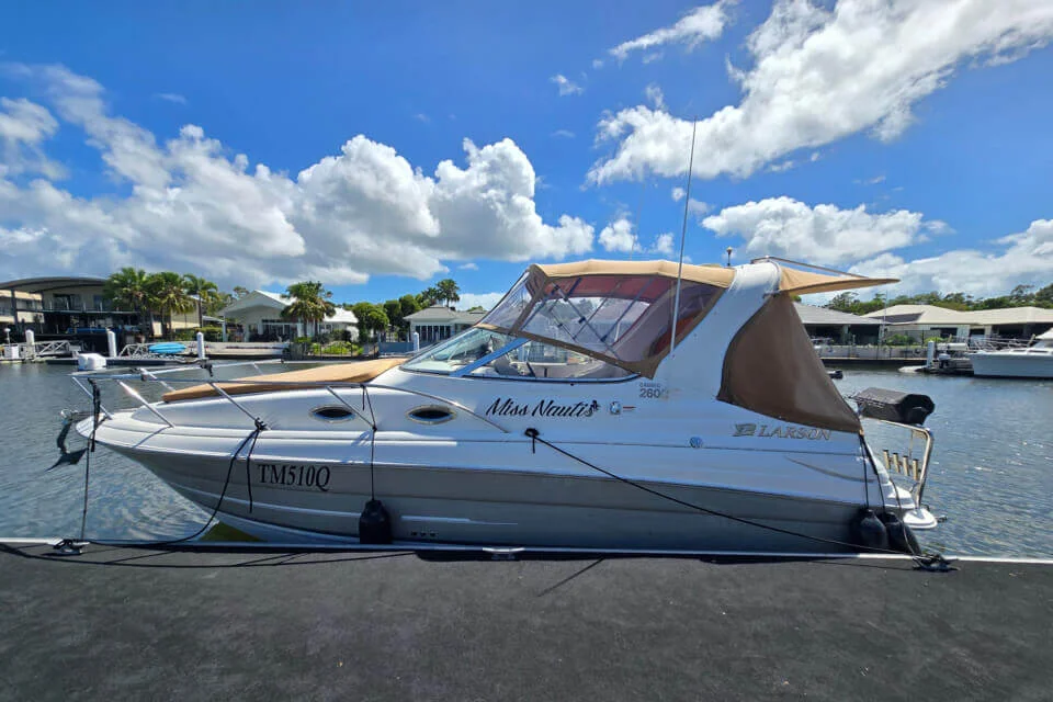 Infinite Marine Brokers – Larson Cabrio 26 (1) web